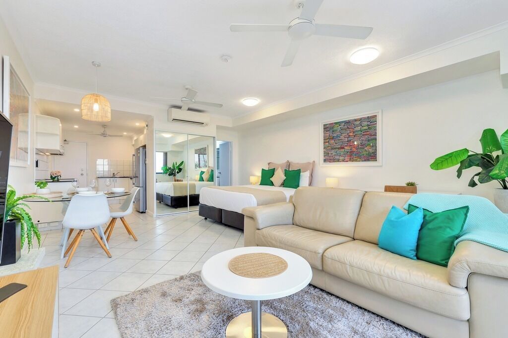 Executive Studio | Premium bedding, individually decorated, individually furnished, desk