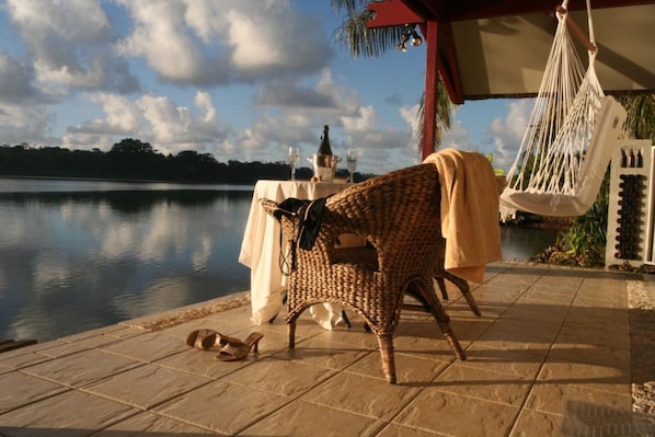 Waterside Chalet | Terrace/patio