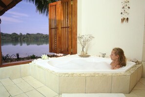 Chalet (Waterside) | Baño | Regadera y toallas 