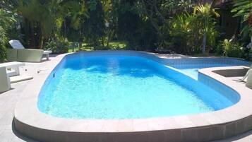 Kolam renang outdoor