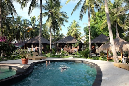 2 outdoor pools, sun loungers