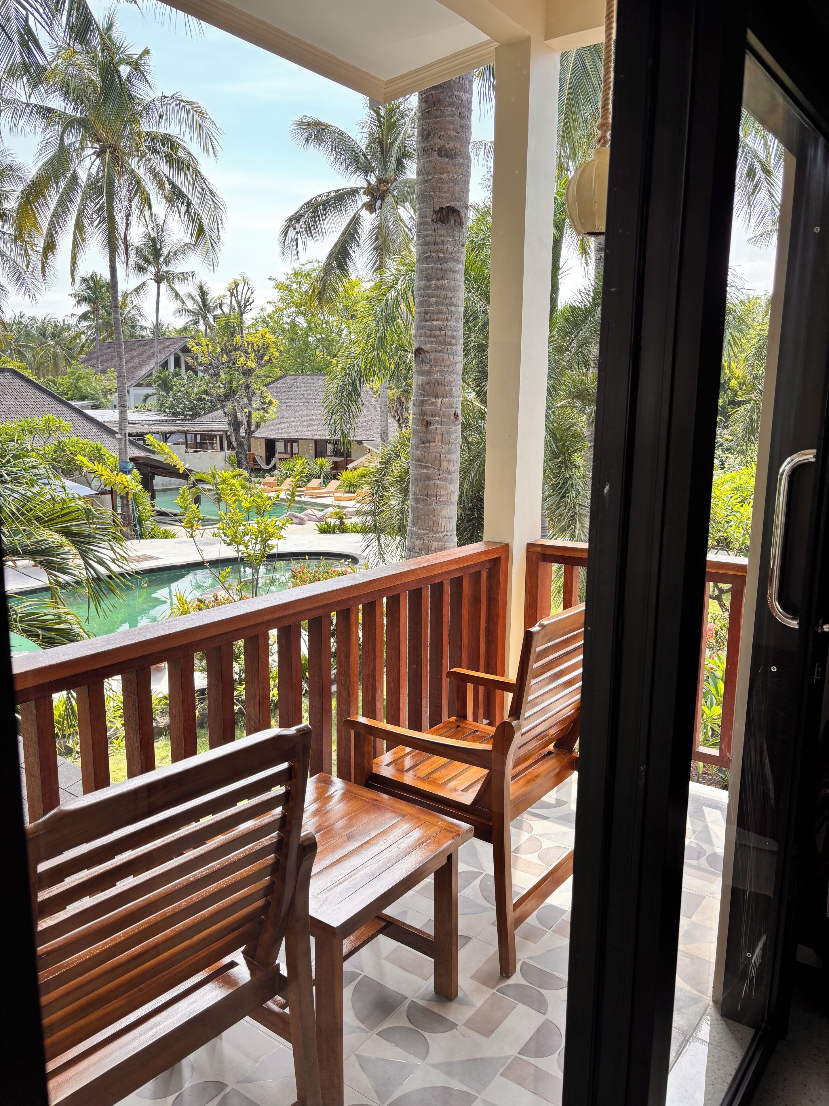 Quarto casal superior | Cofres nos quartos, escrivaninha, cortinas blackout, berços grátis