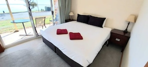 Suite Eksekutif, 2 kamar tidur, Bebas Asap Rokok, dapur (Executive Family) | Setrika/meja setrika dan seprai linen