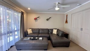 Apartment, 1 Bedroom, Kitchen, Garden View - Car included  | Living area