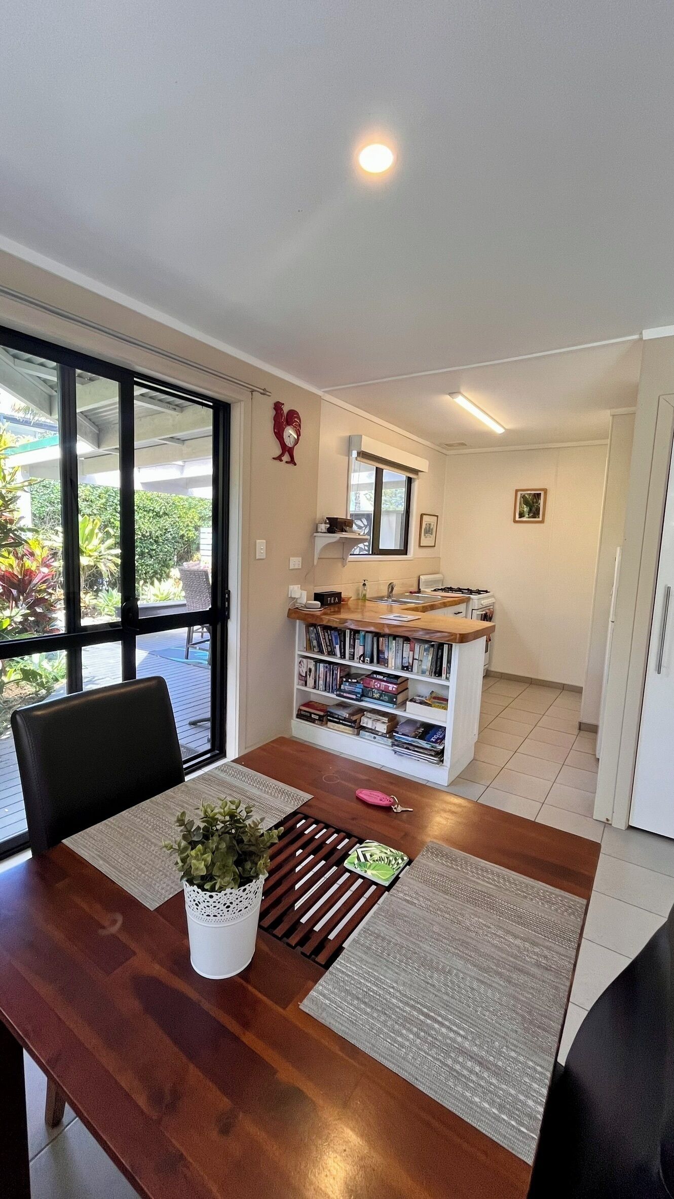 Superior appartement, 1 slaapkamer, keuken, uitzicht op tuin (Car Included) | Dineren in de kamer