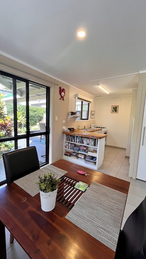 Apartment, 1 Bedroom, Kitchen, Garden View - Car included  | In-room dining