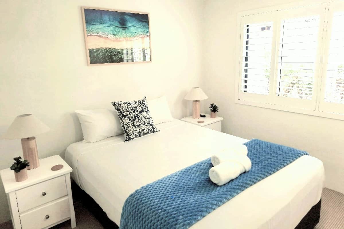 Apartment, 2 Bedrooms, Partial Sea View, Ground Floor | Rollaway beds, free WiFi, bed sheets