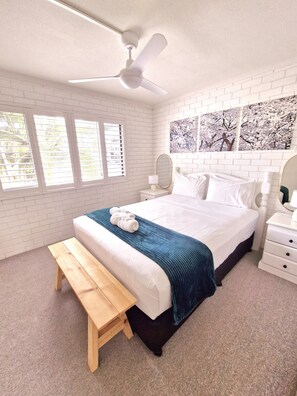 2 Bedroom Ocean View  | Rollaway beds, free WiFi, bed sheets - Joanne Apartments (Caloundra)