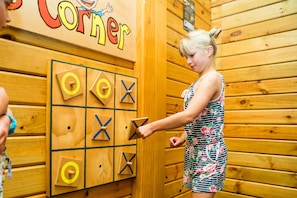 Children’s play area – indoor - Te Anau Top 10 Holiday Park (Te Anau)
