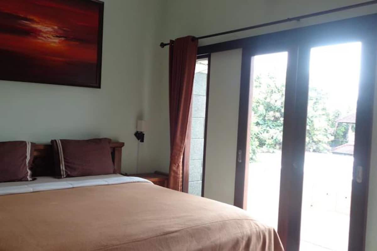 Free cots/infant beds, rollaway beds, free WiFi