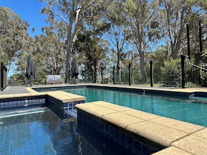 Outdoor pool - The Grand Oaks Resort (Beechworth)