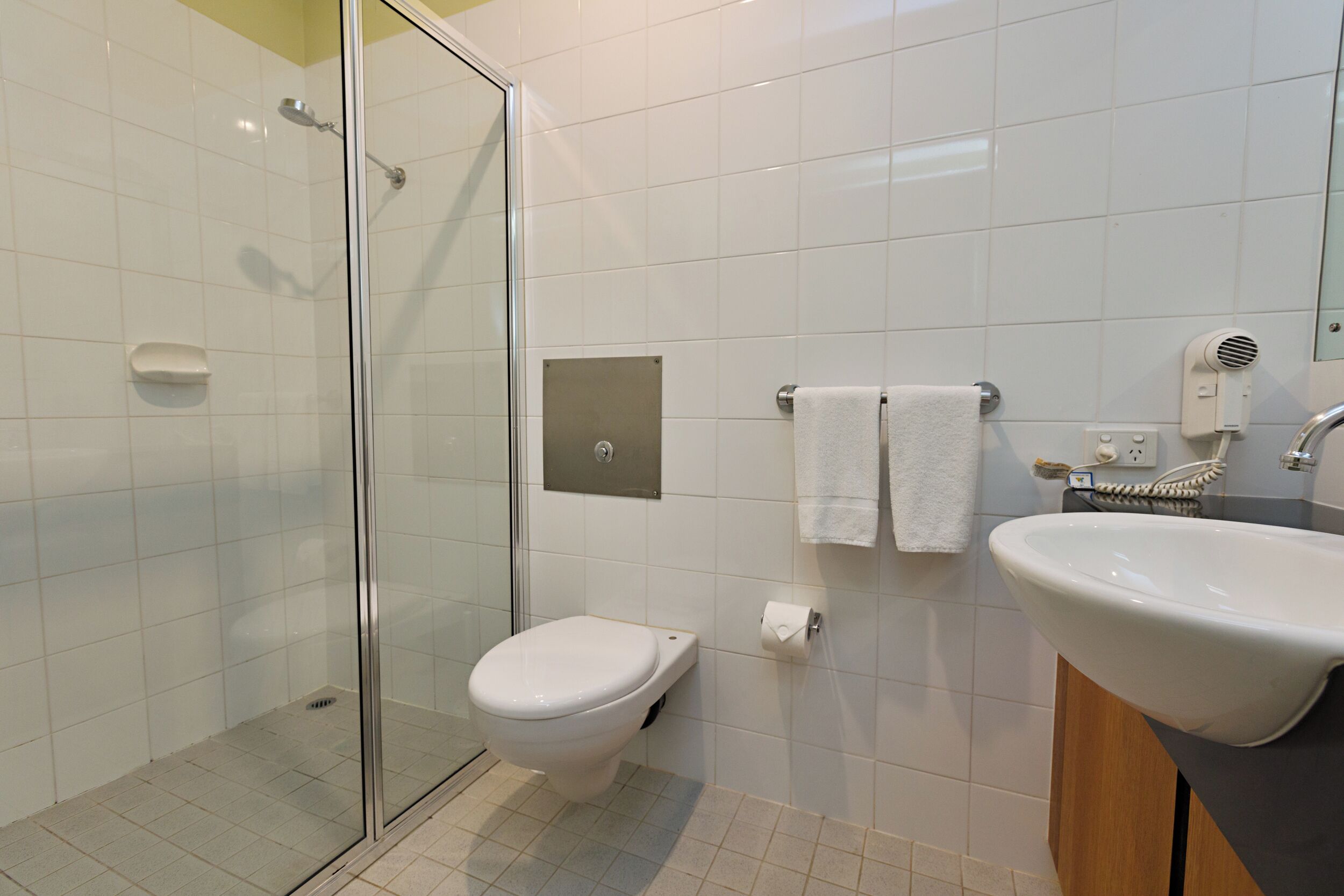 standard room, non smoking (double room) | bathroom | shower, free toiletries, hair dryer, towels