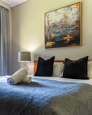 Habitació estàndard (King Suite) | Planxa i posts de planxar, wifi gratuïta i roba de llit 