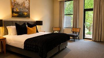 Deluxe Room, Balcony (Deluxe King Suite) | Iron/ironing board, free WiFi, bed sheets
