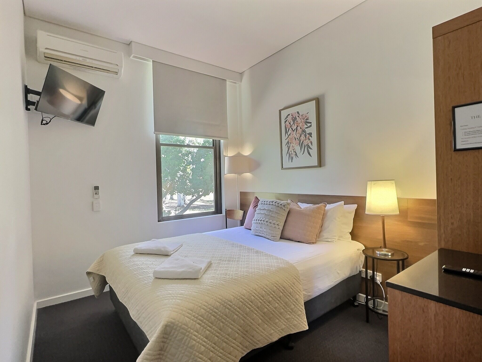 Standard Room, Non Smoking (Double Room) | Iron/ironing board, free WiFi, bed sheets