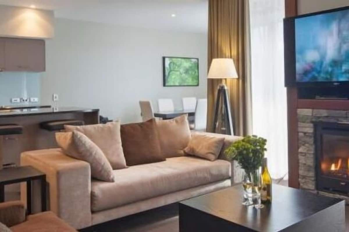 apartment, 3 bedrooms | living area | 55-inch flat-screen tv with cable channels, tv