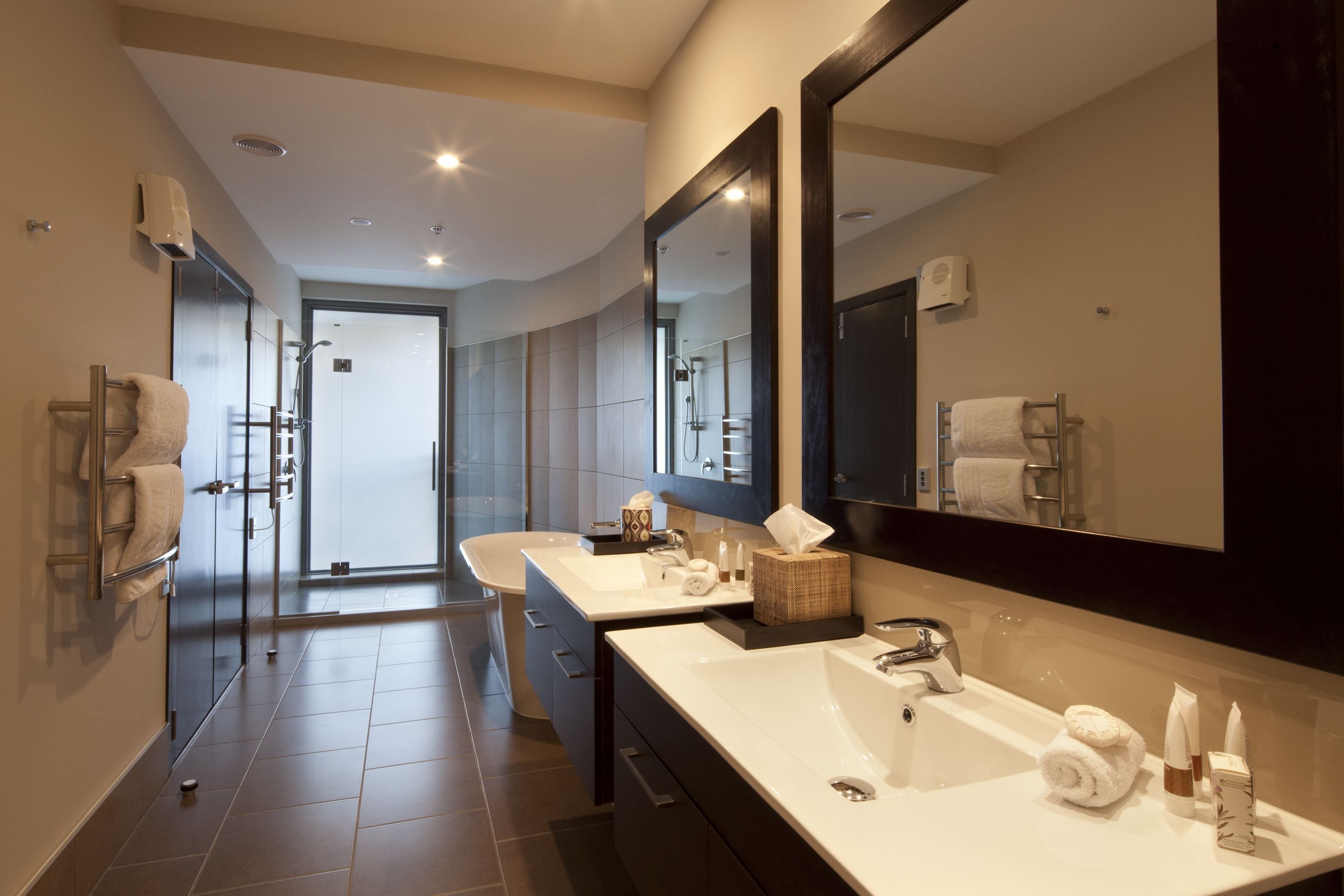 xpenthouse, 3 bedrooms  | bathroom | separate bathtub and shower, free toiletries, hair dryer, towels