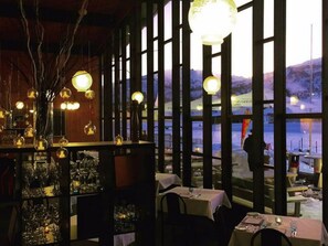 2 bars/lounges - Man From Snowy River Hotel (Perisher Valley)