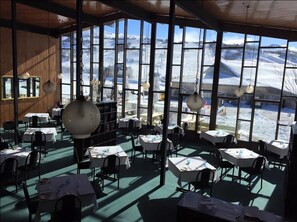 Dining - Man From Snowy River Hotel (Perisher Valley)