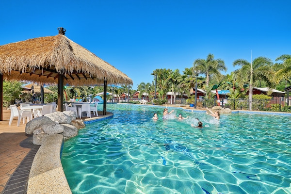 3 outdoor pools, pool loungers