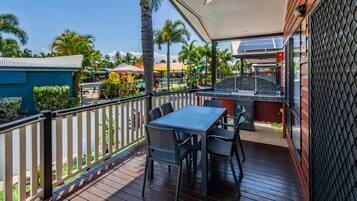 2 Bedroom Luxury Villa - 2 Bath | Balcón