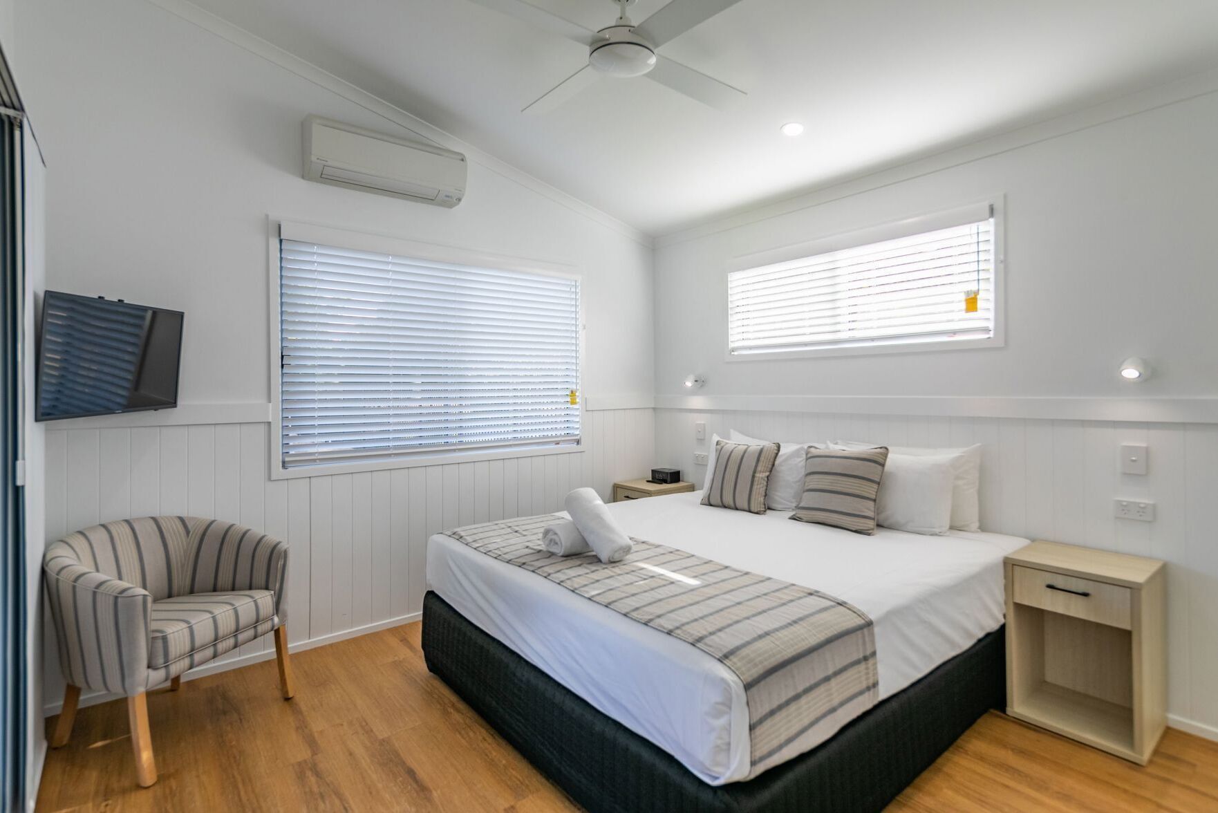Iron/ironing board, free WiFi, bed sheets