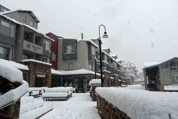 Front of property - Squatter's Run Apartments (Thredbo)
