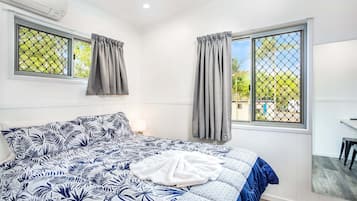 Deluxe villa | 1 slaapkamer, een kluis op de kamer, een strijkplank/strijkijzer