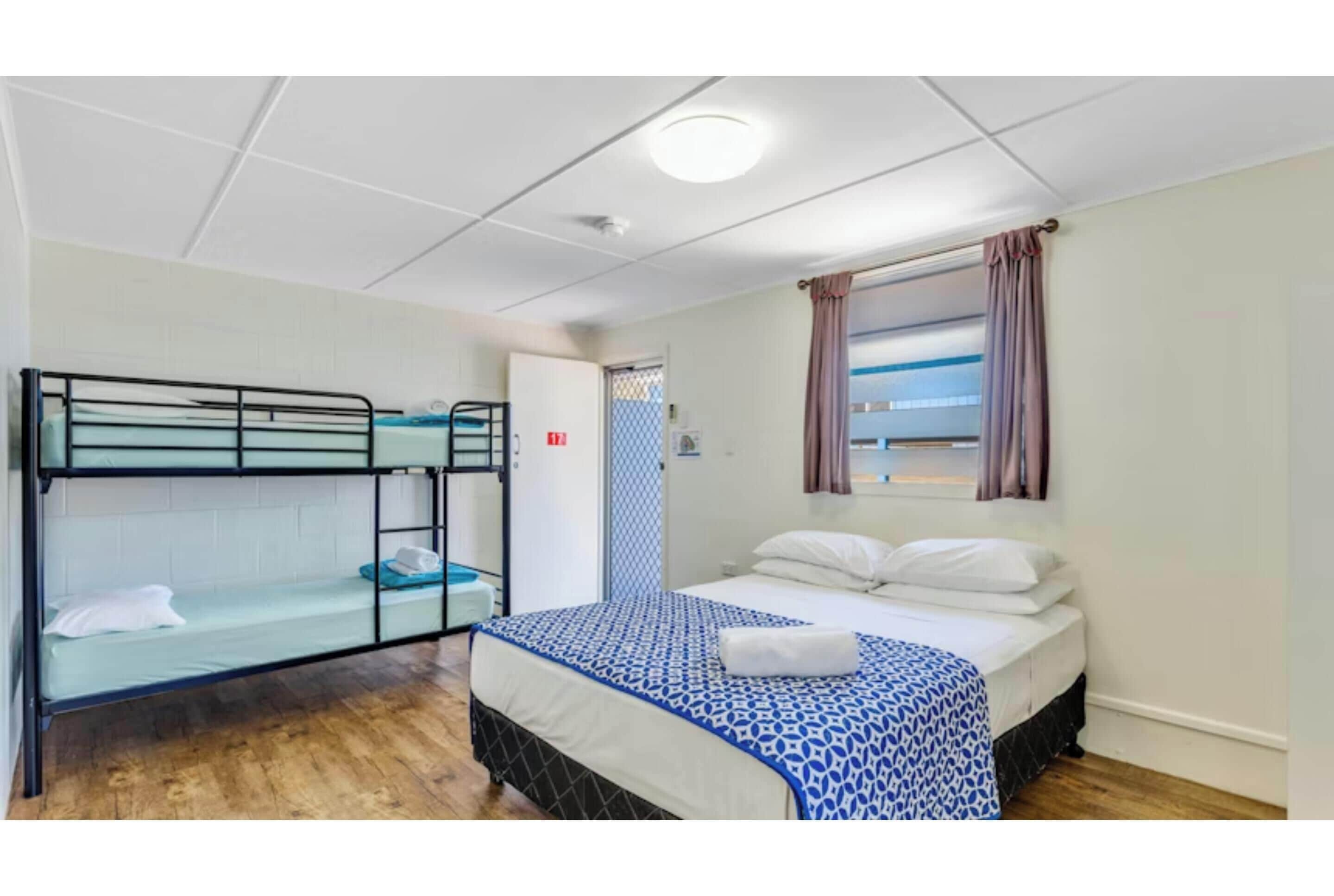 Economy Studio Unit - S4 | In-room safe, iron/ironing board, free WiFi, bed sheets