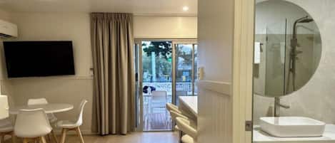 Deluxe 2 Bedroom Poolside Cabin - S6 | In-room safe, iron/ironing board, free WiFi, bed sheets