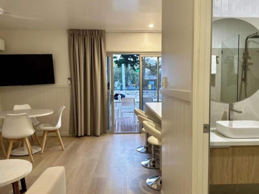 Deluxe 2 Bedroom Poolside Cabin - S6