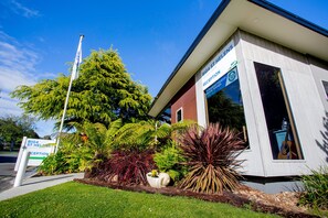 Reception - BIG4 TASSIE GETAWAY PARKS ST HELENS (St Helens)