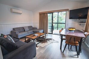 20-inch flat-screen TV with digital channels, TV, table tennis - BIG4 TASSIE GETAWAY PARKS ST HELENS (St Helens)