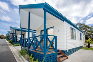 Studio Unit (Sleeps 2) | Balcony - BIG4 TASSIE GETAWAY PARKS ST HELENS (St Helens)