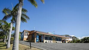 A building with a sign for 'Harebourne View Motel' and 'Kagin's Office'.