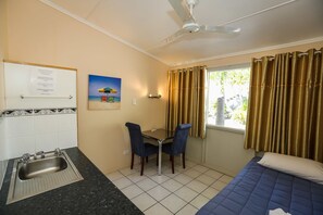 In-room dining - Harbour View Motel (South Gladstone)