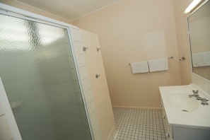 Ropa de cama de alta calidad, tabla de planchar con plancha y cunas 