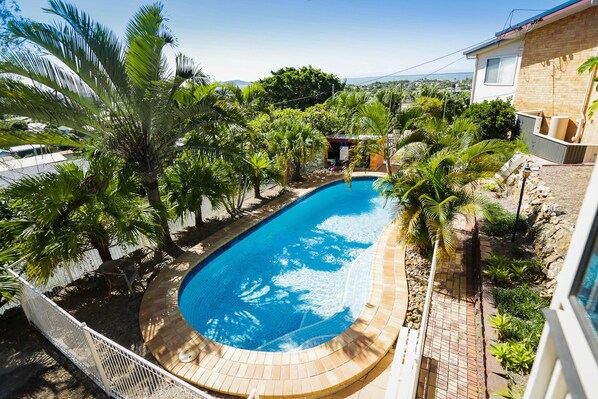 Outdoor pool - Harbour View Motel (South Gladstone)