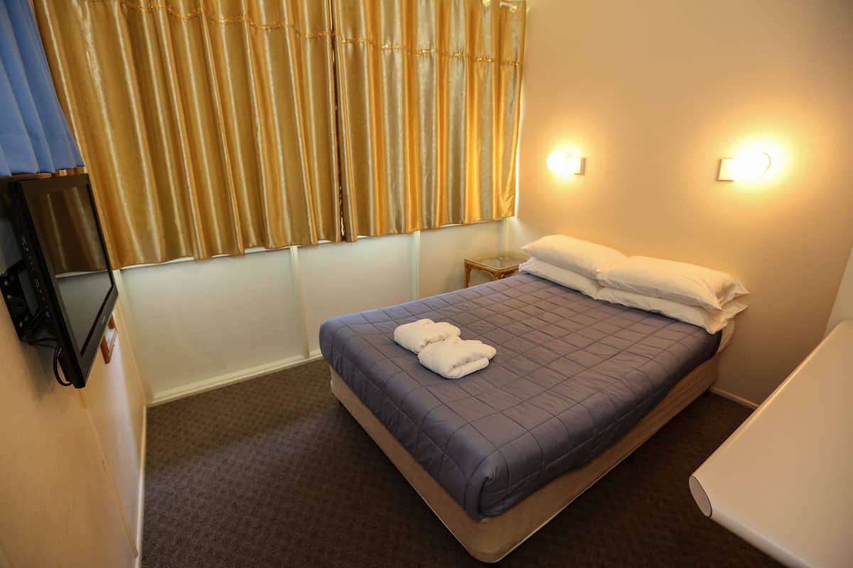 Premium bedding, iron/ironing board, cribs/infant beds, free WiFi