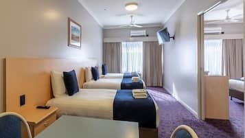 Suite familiar, 2 habitaciones, para no fumadores, cocineta | Escritorio, tabla de planchar con plancha, wifi gratis y ropa de cama