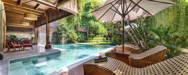 2 outdoor pools