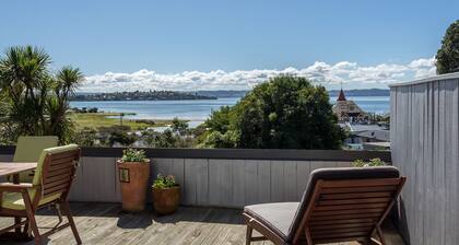 Lakeside City Apartments - Penthouse