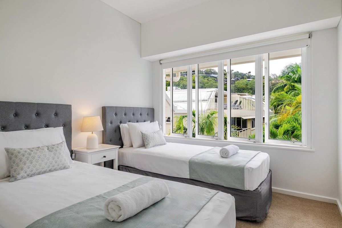 Split Level Apartment, 2 Bedrooms | Iron/ironing board, WiFi (free), individually decorated