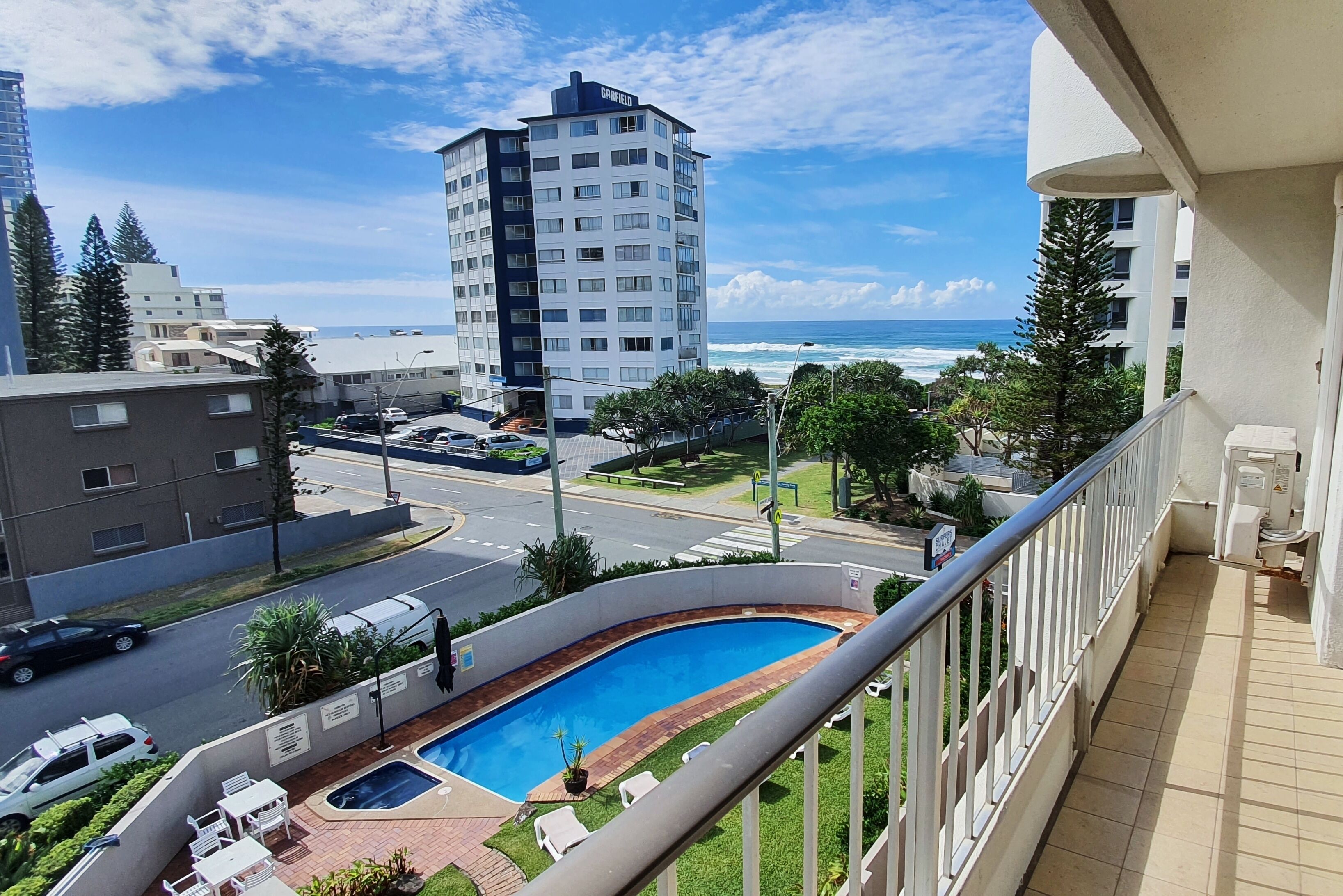 Surfers Chalet — image 21