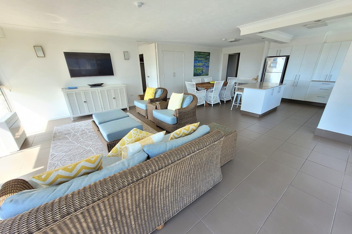 2 Bedroom Apartment (Ocean view, Unit 11) | Living area