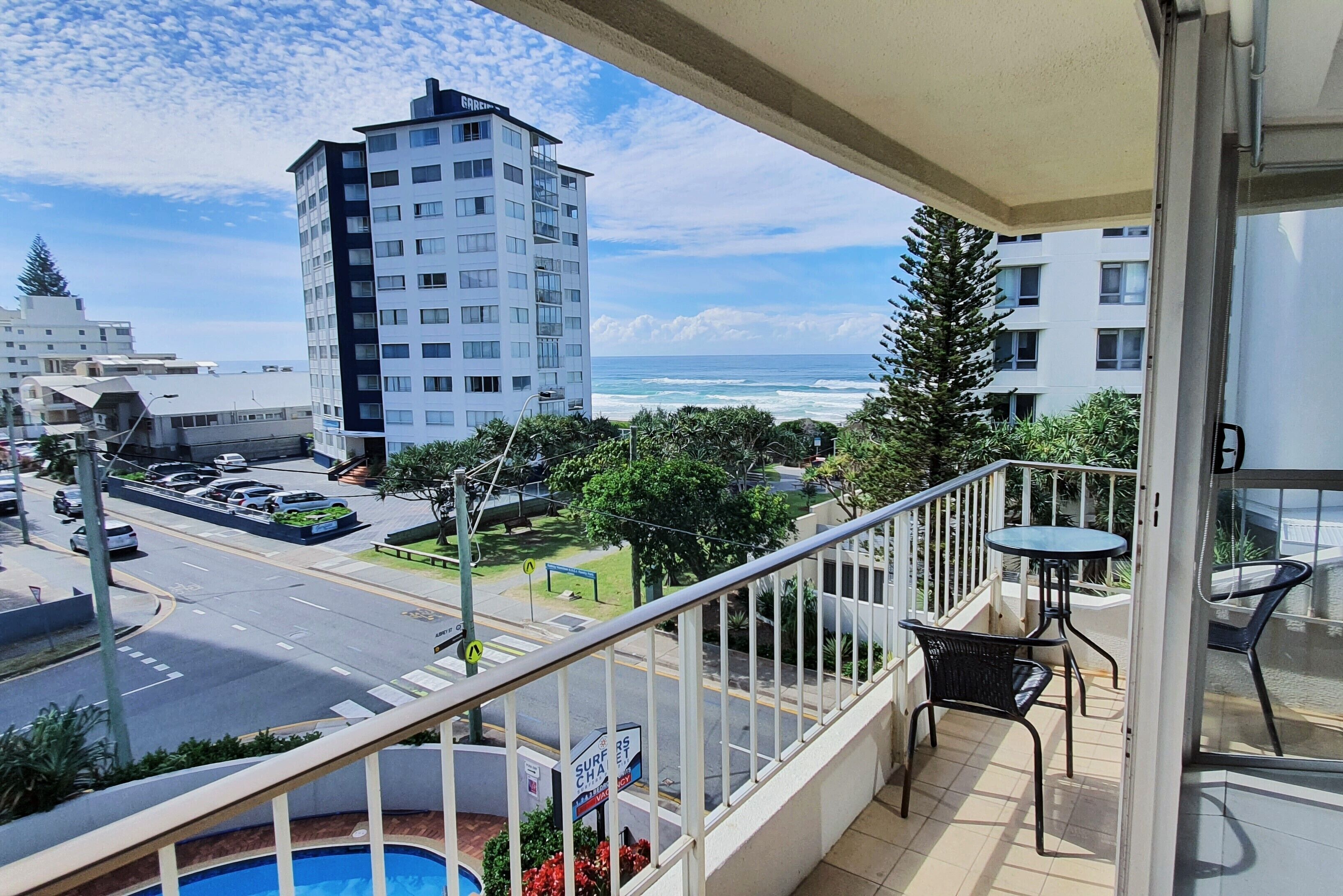 Surfers Chalet — image 18