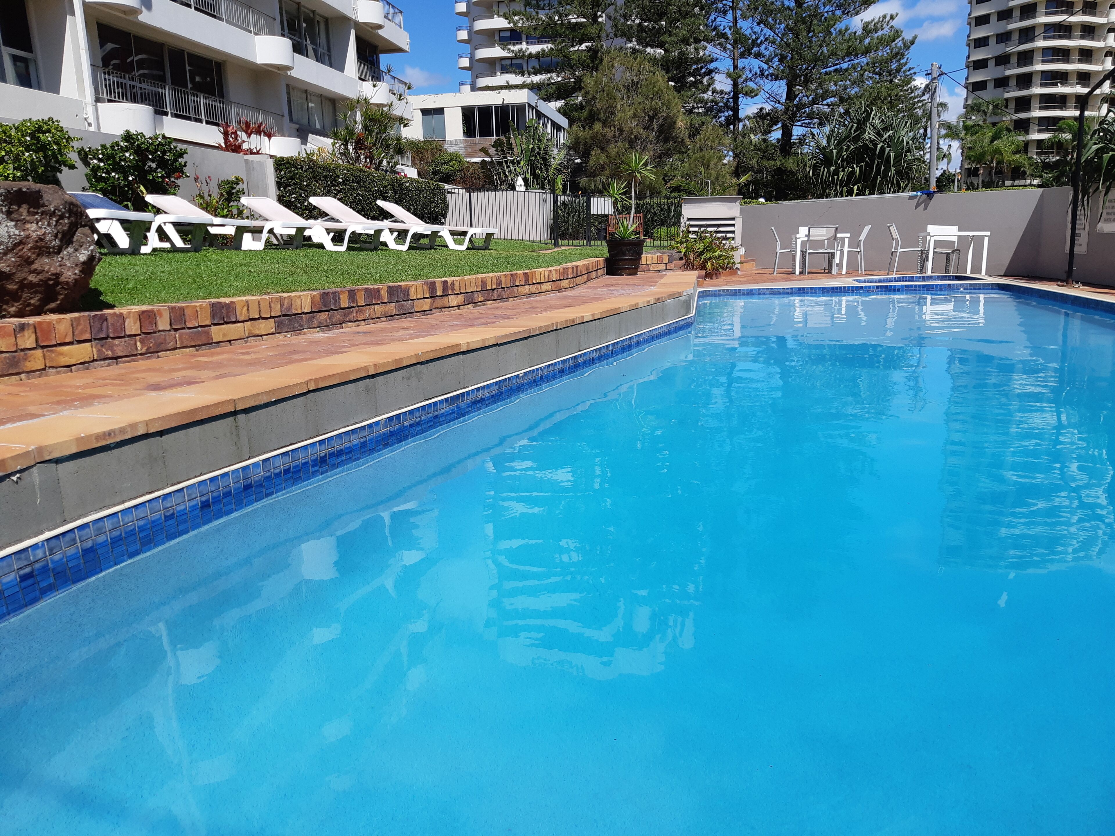 Surfers Chalet — image 4