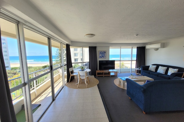 2 Bedroom Apartment (Ocean View, Unit 19) | Living area