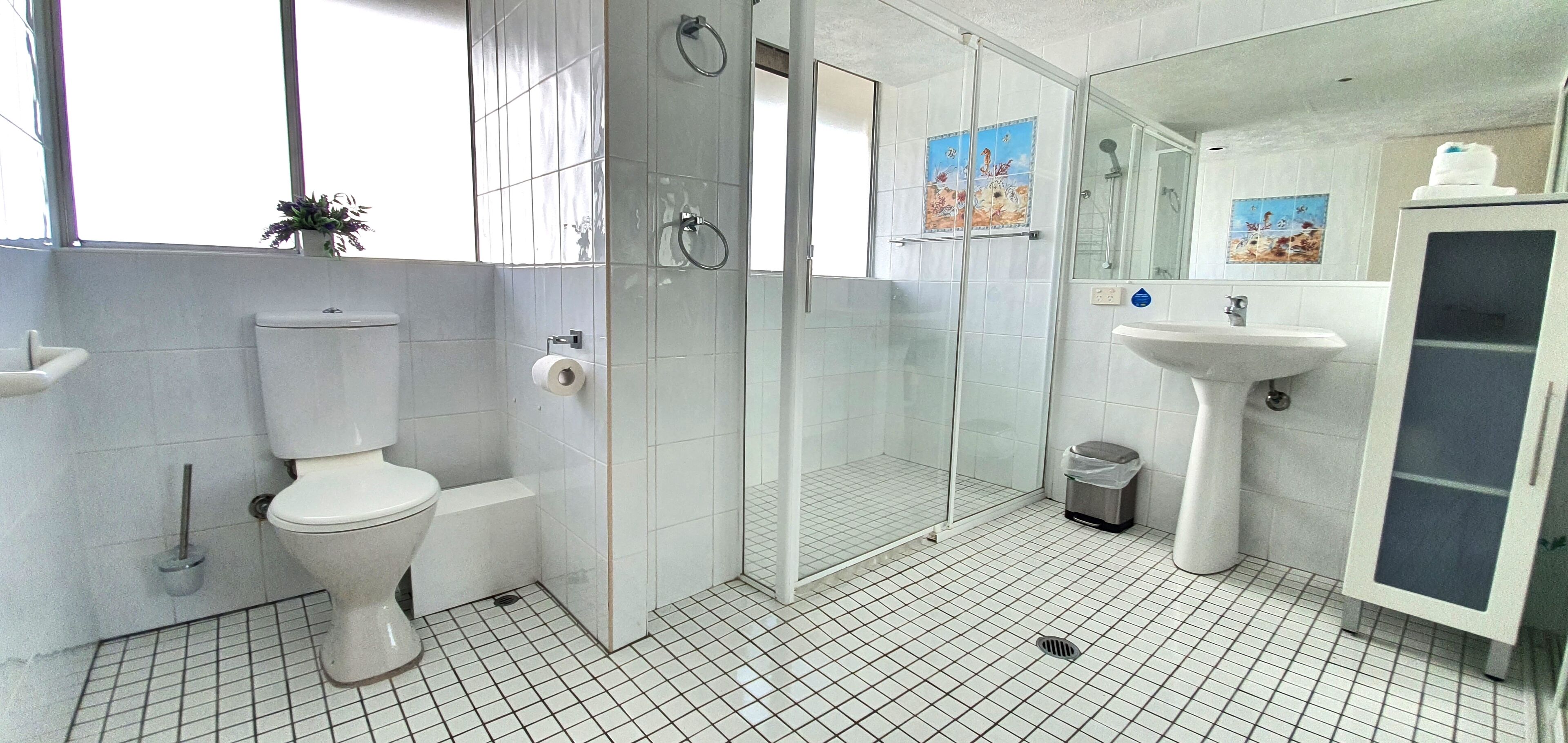 Surfers Chalet — image 16