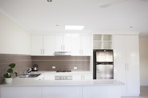 3 Bedroom Villa | Private kitchen | Full-size fridge, microwave, oven, stovetop